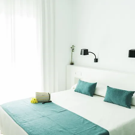 La Isla 카로보네라스